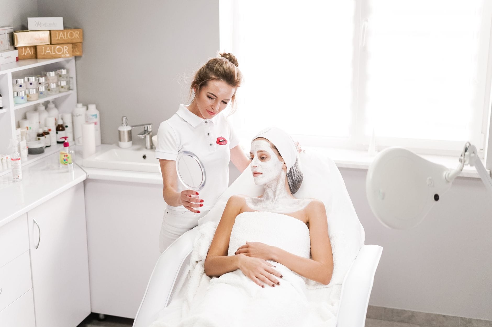 Jak wybrać salon kosmetyczny we Włoszczowie, by zabieg był skuteczny i bezpieczny